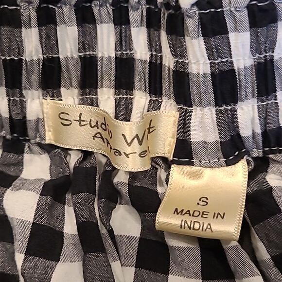 Studio West Apparel Black and White Checkered Elastic Neck Shirt - Picture 8 of 9